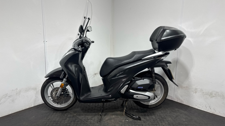 (23MY) Honda SH125i with Top Box